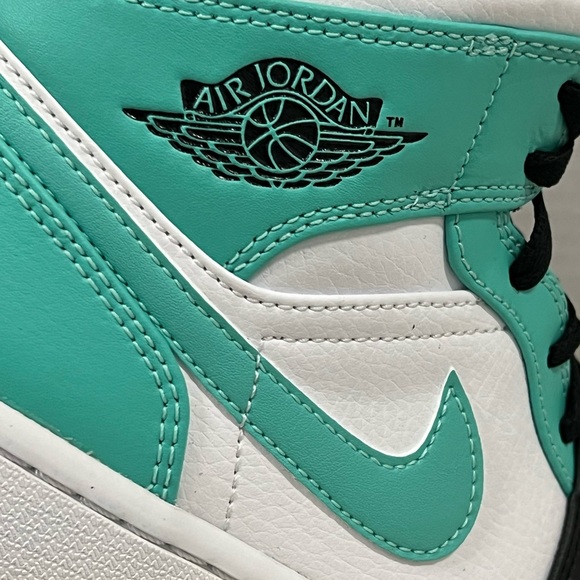 Air Jordan 1 Mid, Tropical Twist - Picture 5 of 11